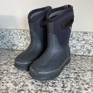 Toddler size 7 solid black BOGS winter boots.